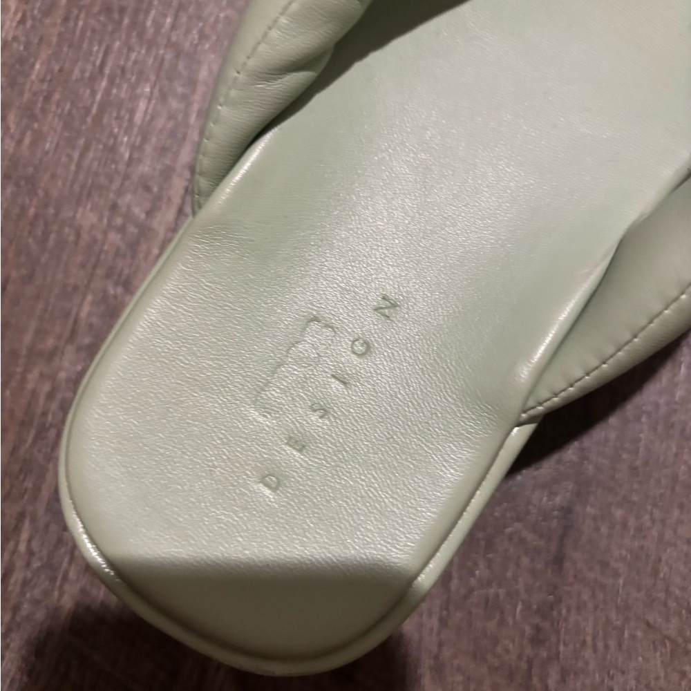 NWOT Women's Sage Green Platform Flip Flop Sandals - Picture 2 of 6